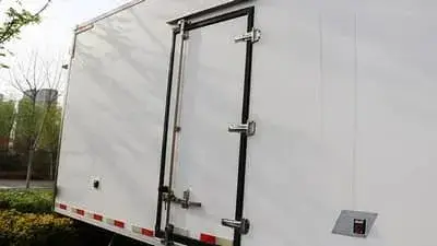 Боковая дверь